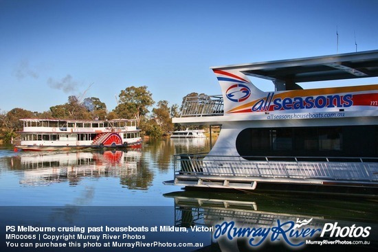 PS Melbourne crusing past houseboats at Mildura, Victoria