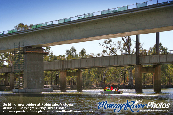 Building new bridge at Robinvale; Victoria