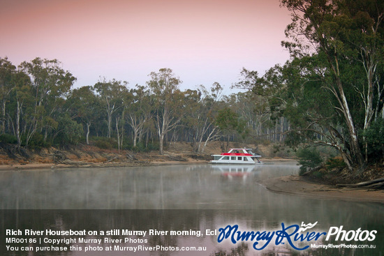 Rich River Houseboat on a still Murray River morning, Echuca