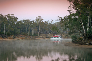 Rich River Houseboat on a still Murray River morning, Echuca