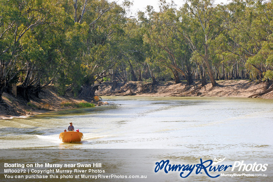 Boating on the Murray near Swan Hill