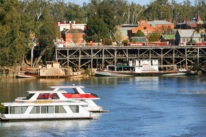 Echuca Wharf, Houseboats and Paddle steamers, Victoria