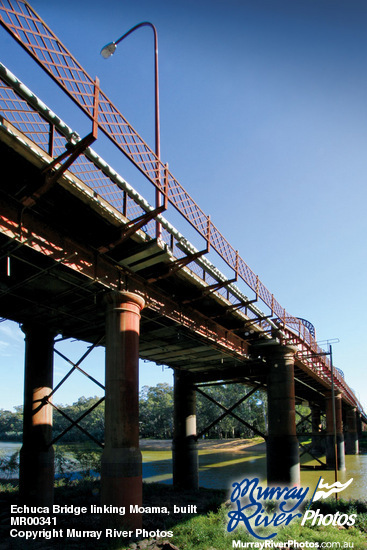 Echuca Bridge linking Moama, built 1873, Victoria