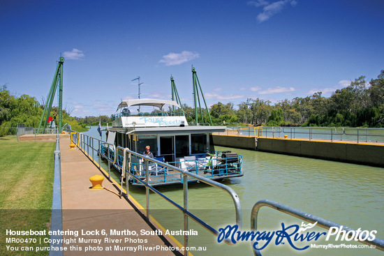 Houseboat entering Lock 6, Murtho, South Australia