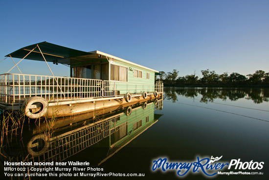 Houseboat moored near Waikerie