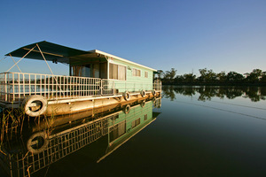 Houseboat moored near Waikerie