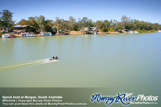 Speed boat at Morgan, South Australia