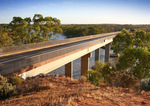 Bridge crossing Murray River at Kingston-on-Murray