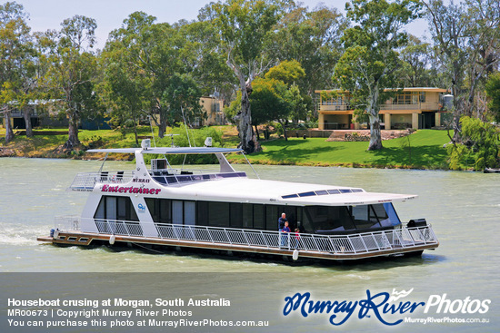 Houseboat crusing at Morgan, South Australia