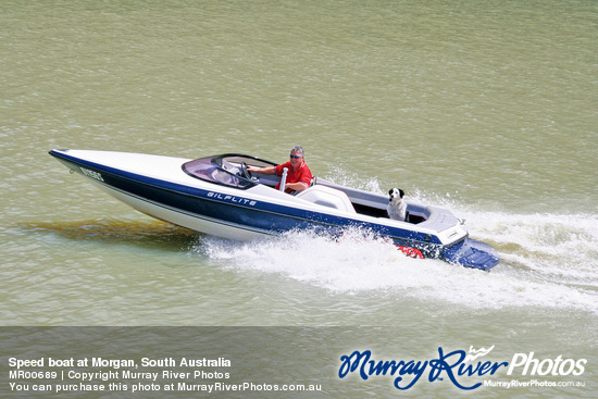 Speed boat at Morgan, South Australia