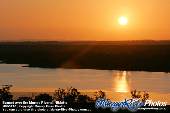 Sunset over the Murray River at Nildotte