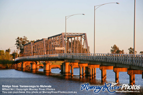 Bridge from Yarrawonga to Mulwala