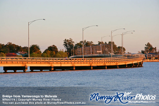 Bridge from Yarrawonga to Mulwala