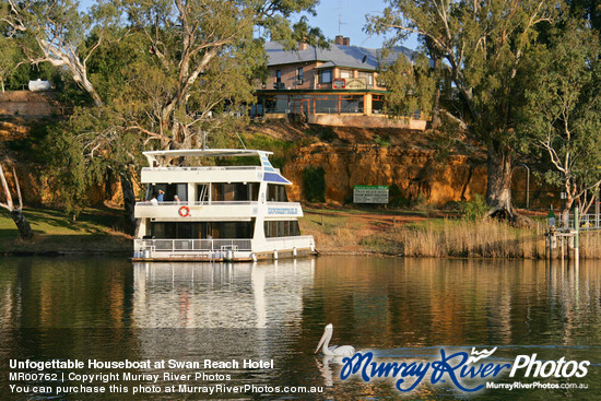 Unfogettable Houseboat at Swan Reach Hotel