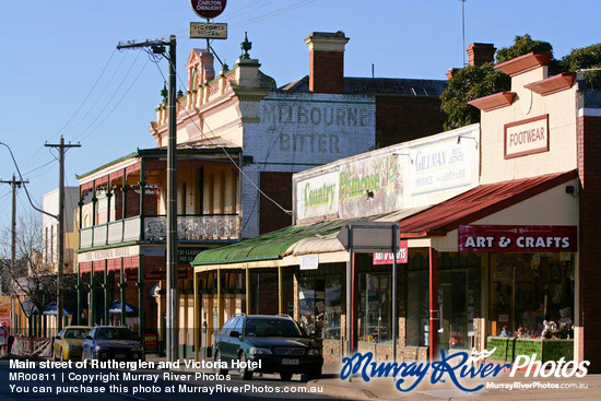 Main street of Rutherglen and Victoria Hotel