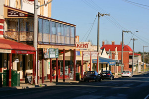 Main street of Rutherglen and Rutherglen Hotel