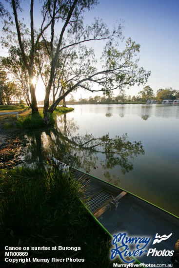 Canoe on sunrise at Buronga