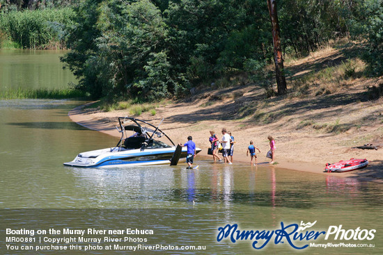 Boating on the Muray River near Echuca