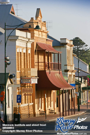 Mannum Institute and street front