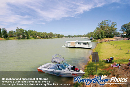 Houseboat and speedboat at Morgan