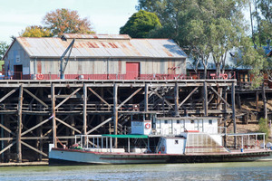 PS Pevensey and Echuca Wharf