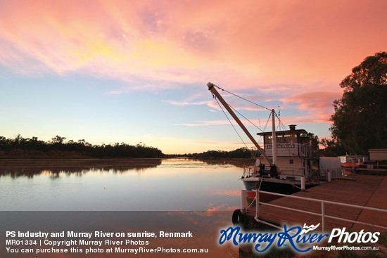 PS Industry and Murray River on sunrise, Renmark