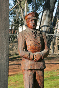 Barham Red Gum Statue walk