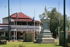 Bridge Hotel and War Memorial, Nathalia