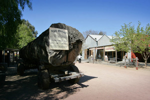 Red gum log buggy, Murray Esplanade, Echuca