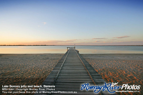 Lake Bonney jetty and beach, Barmera