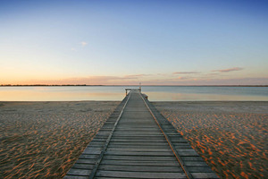 Lake Bonney jetty and beach, Barmera