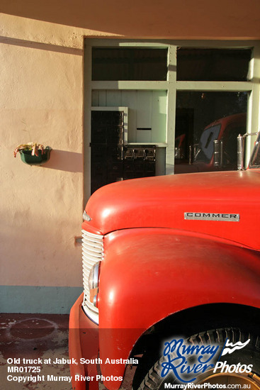 Old truck at Jabuk, South Australia