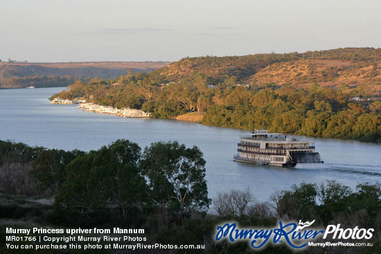 Murray Princess upriver from Mannum