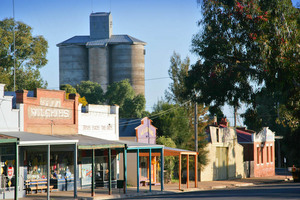 Murrayville streescape and silos