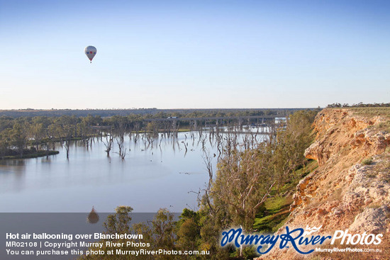 Hot air ballooning over Blanchetown