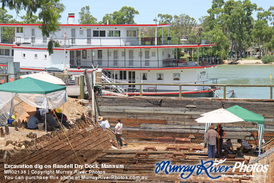 Excavation dig on Randell Dry Dock, Mannum