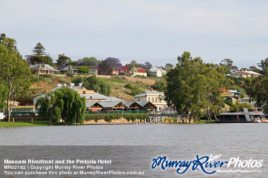 Mannum Riverfront and the Pretoria Hotel