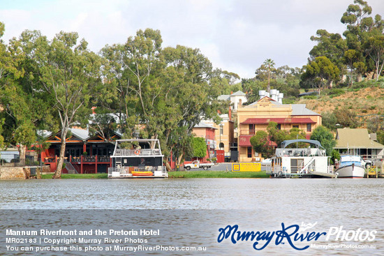 Mannum Riverfront and the Pretoria Hotel