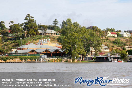 Mannum Riverfront and the Pretoria Hotel