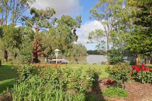 View to Murray River across Wilkadene gardens