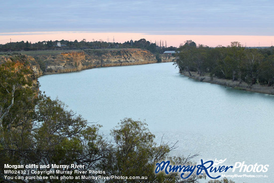 Morgan cliffs and Murray River