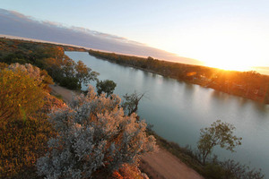 Morgan cliffs and Murray River on sunrise