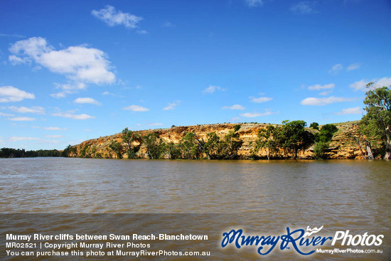Murray River cliffs between Swan Reach-Blanchetown