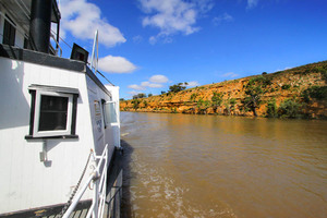 Oscar W and cliffs, Swan Reach-Blanchetown