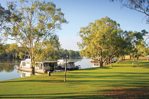 Houseboats moored on Morgan Riverfront, Murray River