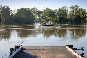 Morgan Ferry with high Murray River