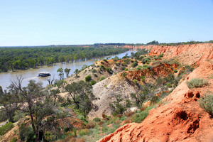 Houseboat at Headings Cliffs, Murtho, South Australia