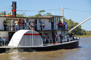 PS Industry cruising, Renmark