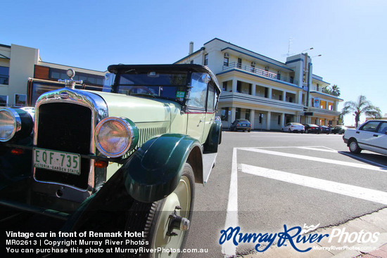 Vintage car in front of Renmark Hotel