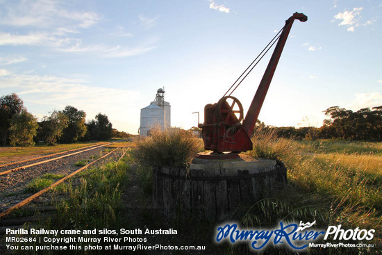 Parilla Railway crane and silos, South Australia